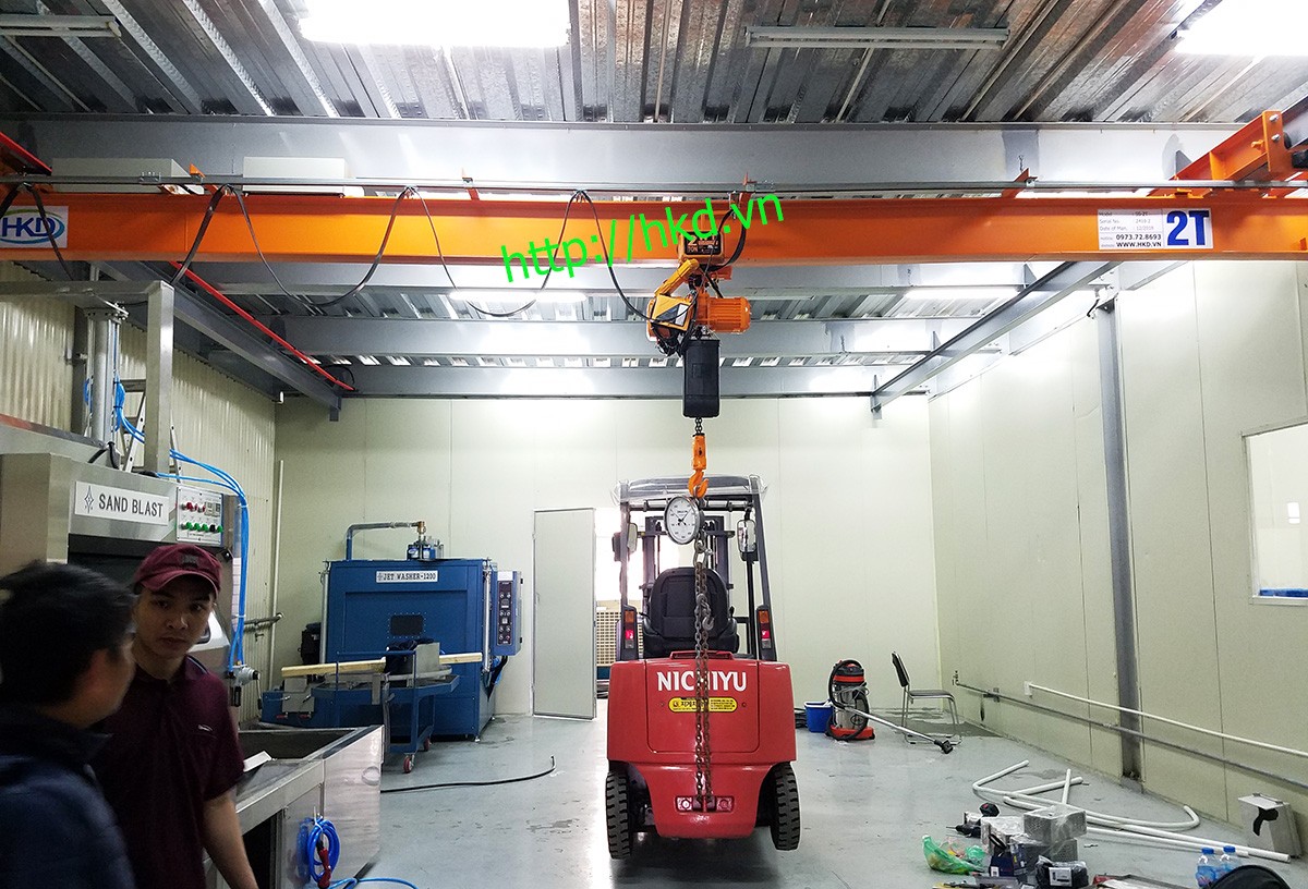cầu trục treo nâng tải là xe nâng