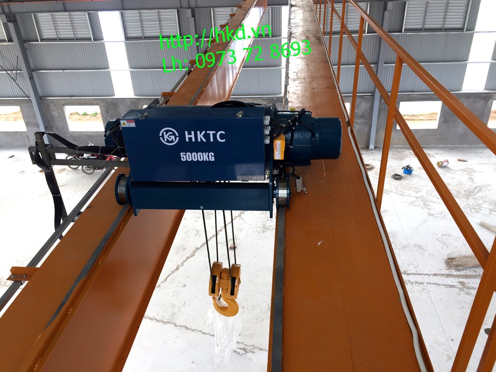 Xe con cho cầu trục dầm đôi