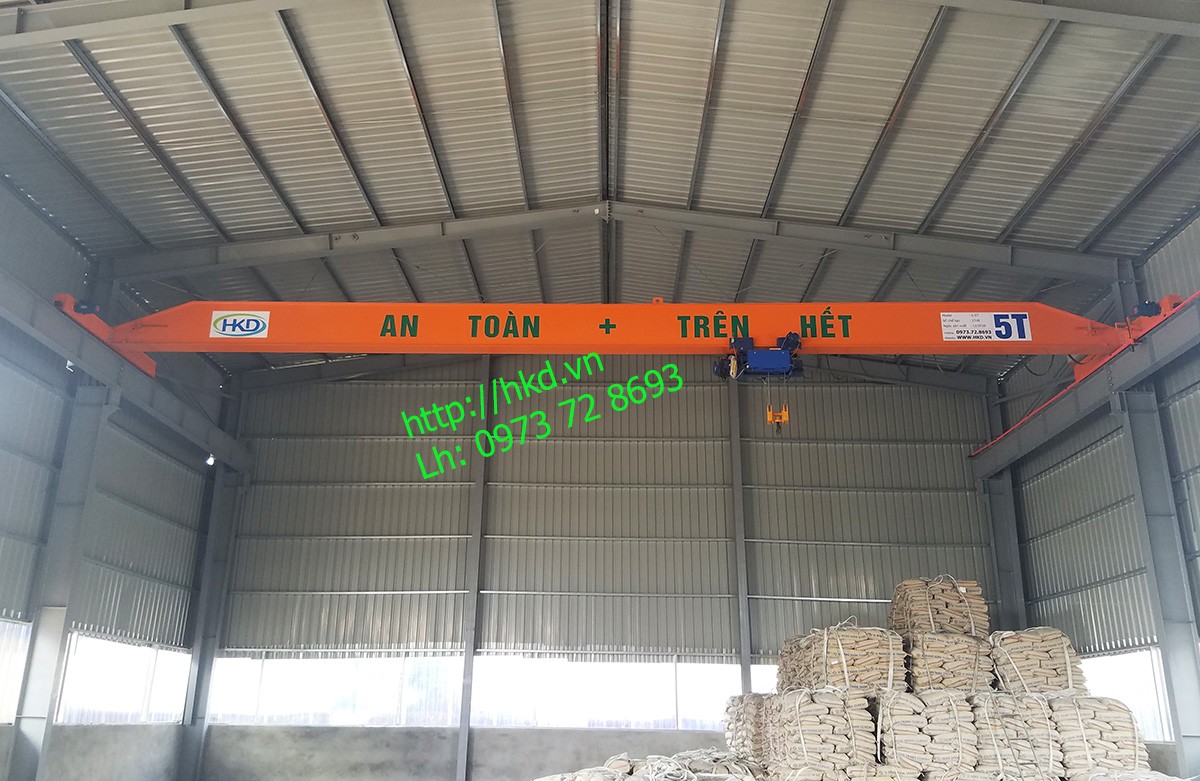 cầu trục 5 tấn vàng óng trên cao khẩu độ 18m