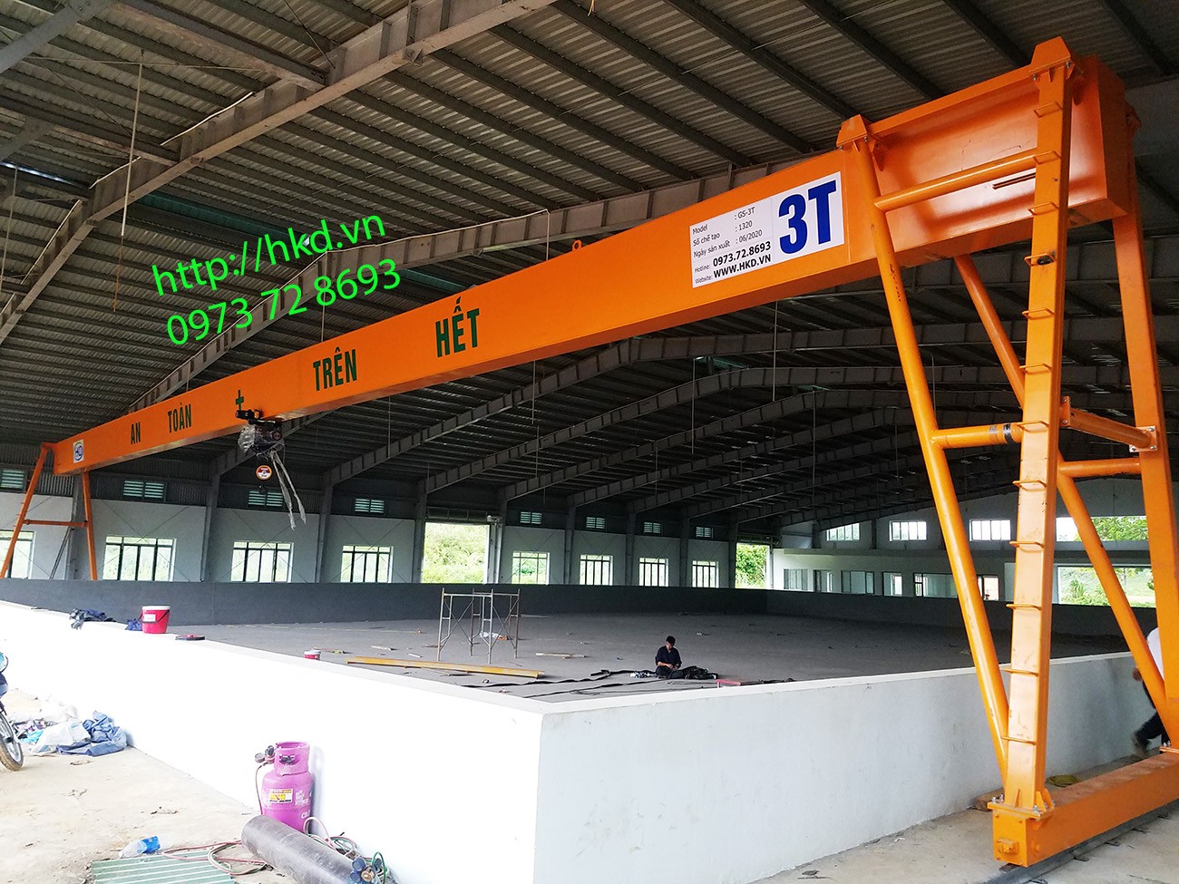 Cổng trục 3 tấn khẩu độ 34m với 1 chân cứng kiểu chữ A