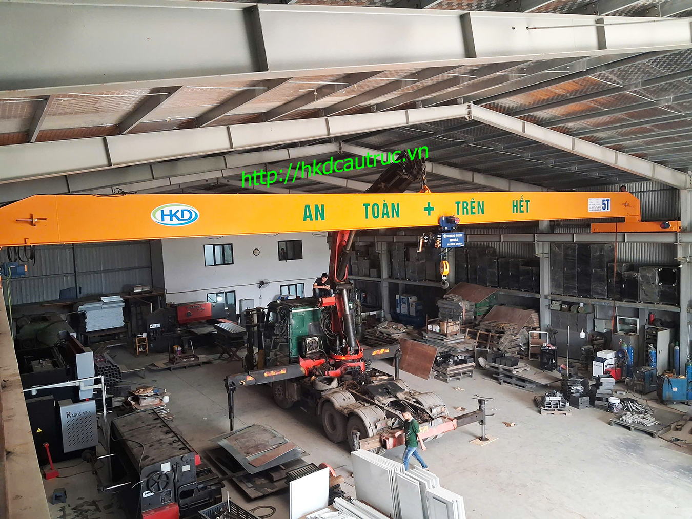 Cầu trục 5 tấn một dầm được tổ hợp trên cao nhà xưởng HKD