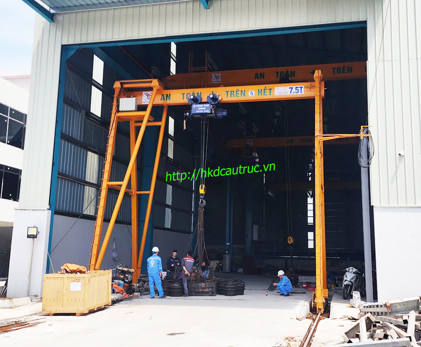 Chịu được cổng ngang 7,5 tấn ngoài trời
