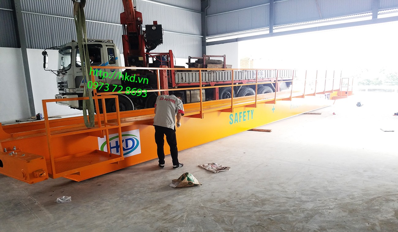 cầu trục dầm đôi 7.5 tấn có sàn thao tác hkd