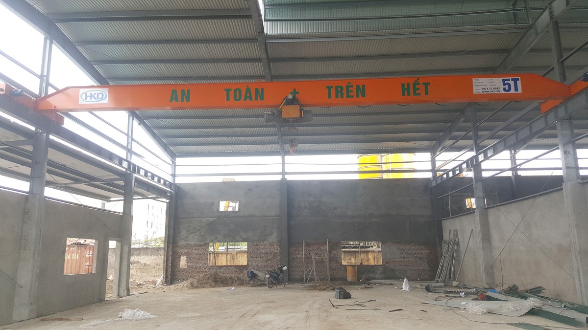 cầu trục dầm đơn 5 tân trên cao nhà xửng hoài đức
